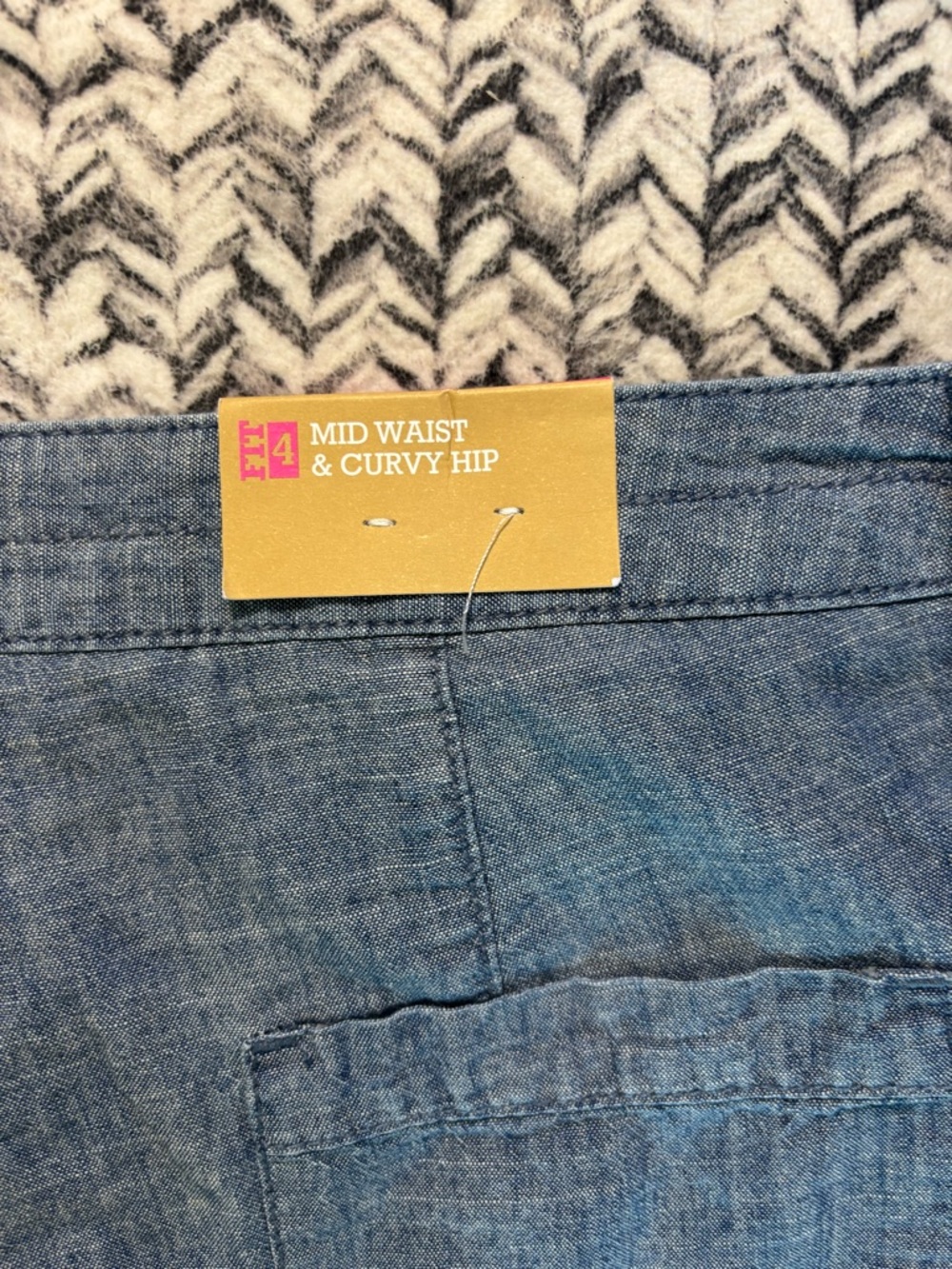 NWT Women’s XL Merona Light Blue Curvy Cropped Cotton Chambray Pants - Picture 4 of 9